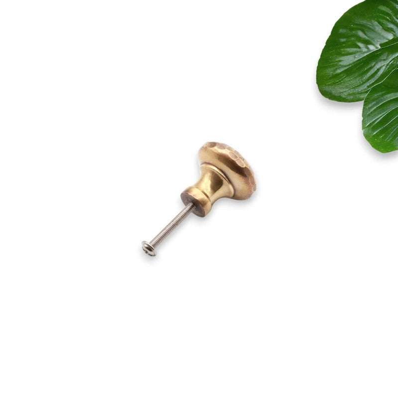 Gehämmerter Pilz-Schrankknopf, 32 mm, gealtertes Messing