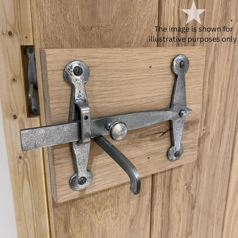 Robuster, handgeschmiedeter Türbeschlagsatz aus Zinn