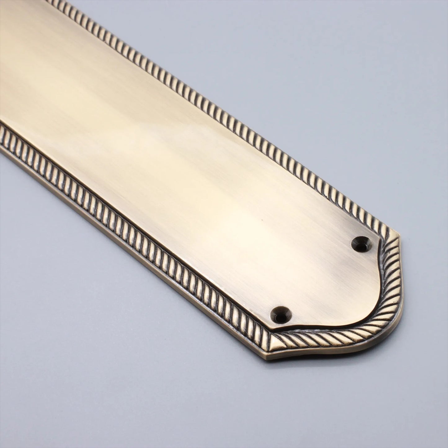 Georgische halbrunde Fingerplatte, 295 mm, antikes Messing