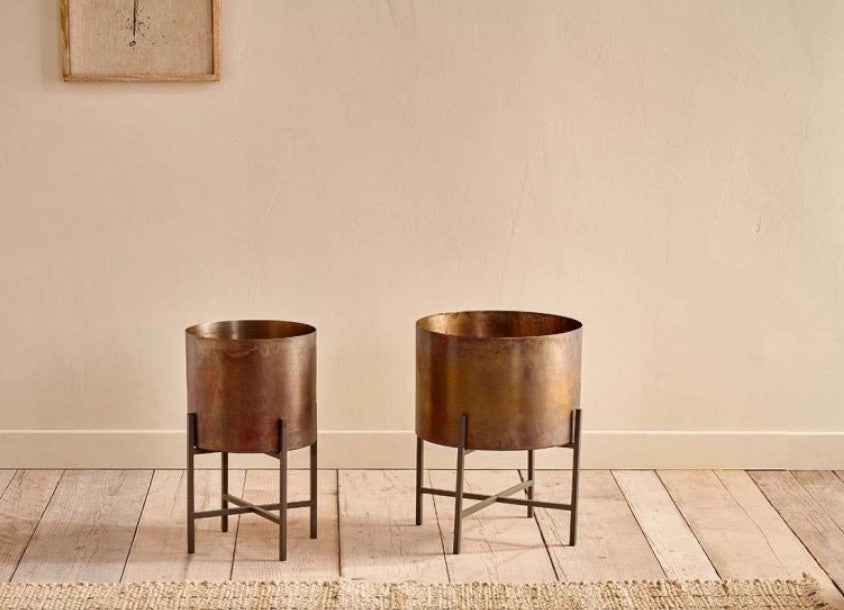 Juoni Iron Planter