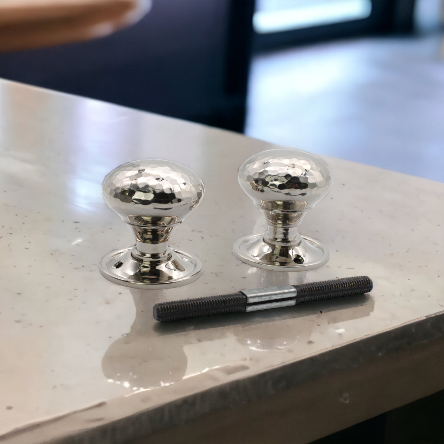 Gehämmerter Pilz-Einsteck-/Rand-Türknauf, poliertes Nickel