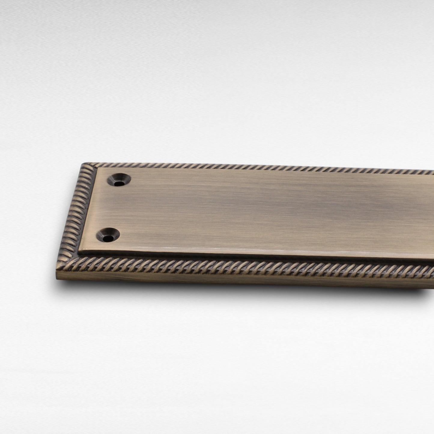Georgische Fingerplatte, 285 mm, antikes Messing