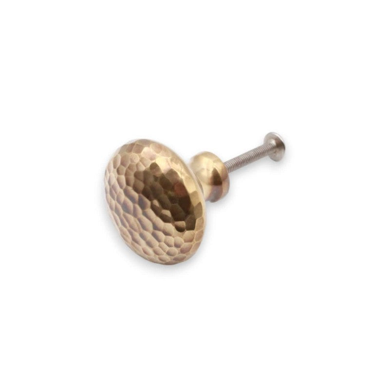 Gehämmerter Pilz-Schrankknopf, 38 mm, gealtertes Messing – Infinity Decor