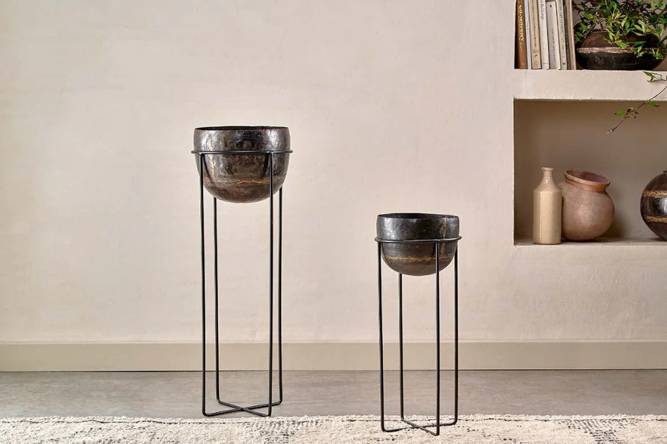 Endo Reclaimed Iron Planter Stand