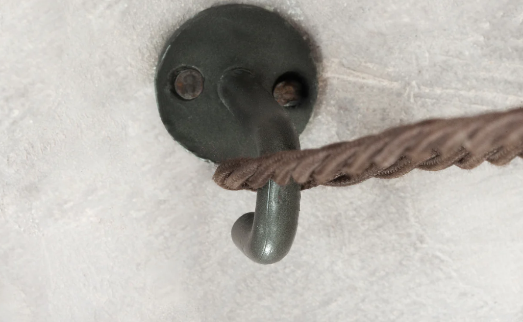 Aniko Iron Hook