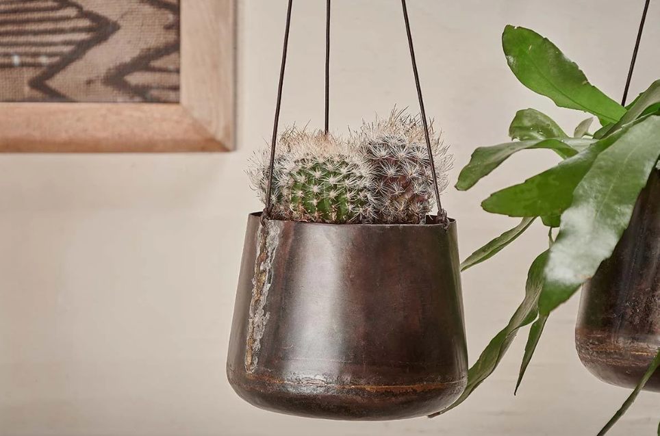 Endo Reclaimed Iron Hanging Planter