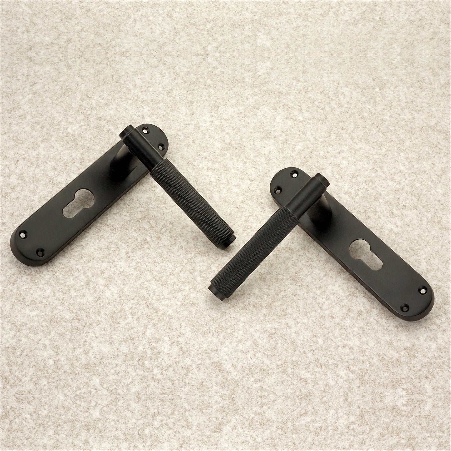 Connaught Rändelhebel auf der Rückplatte Euro Mattschwarz