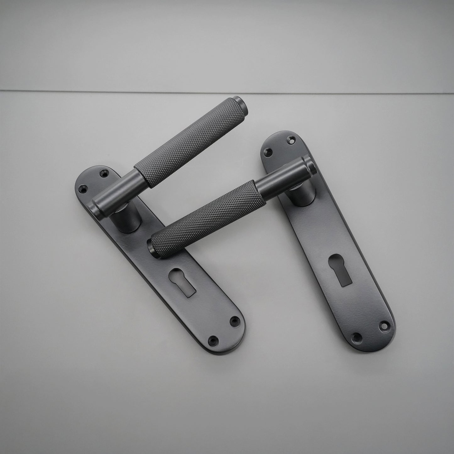 Connaught Knurled Lever on Backplate Lock Matt Black