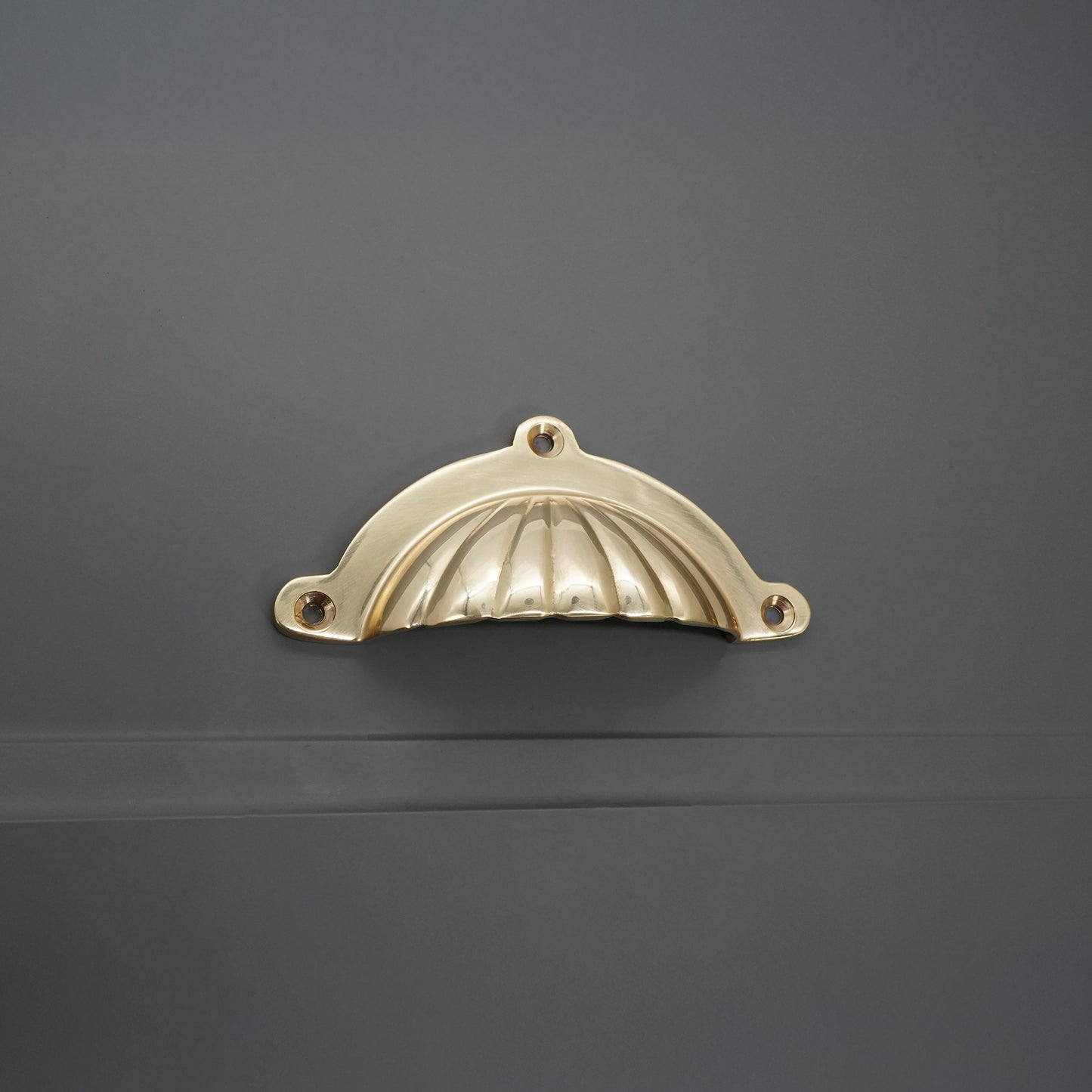 Shell Cup Pull Polished Brass