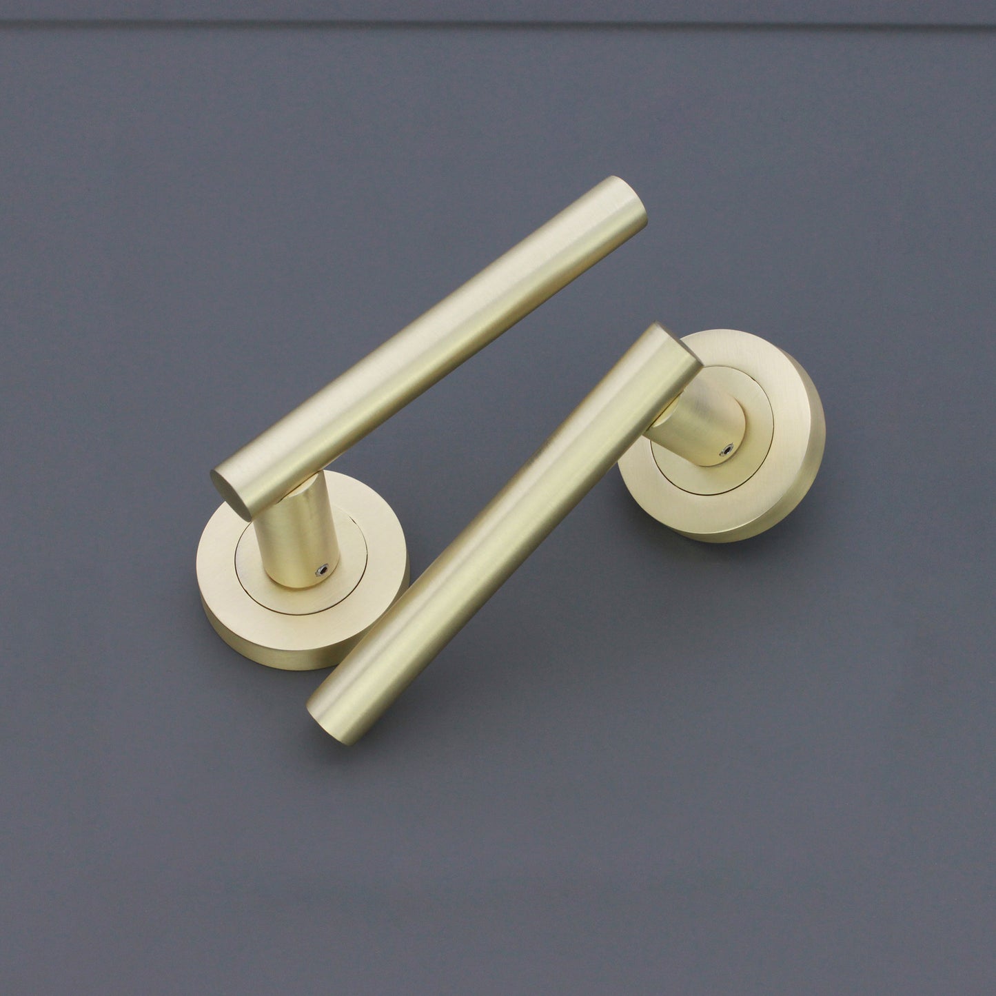 Poignée de porte à levier Jura en laiton satiné