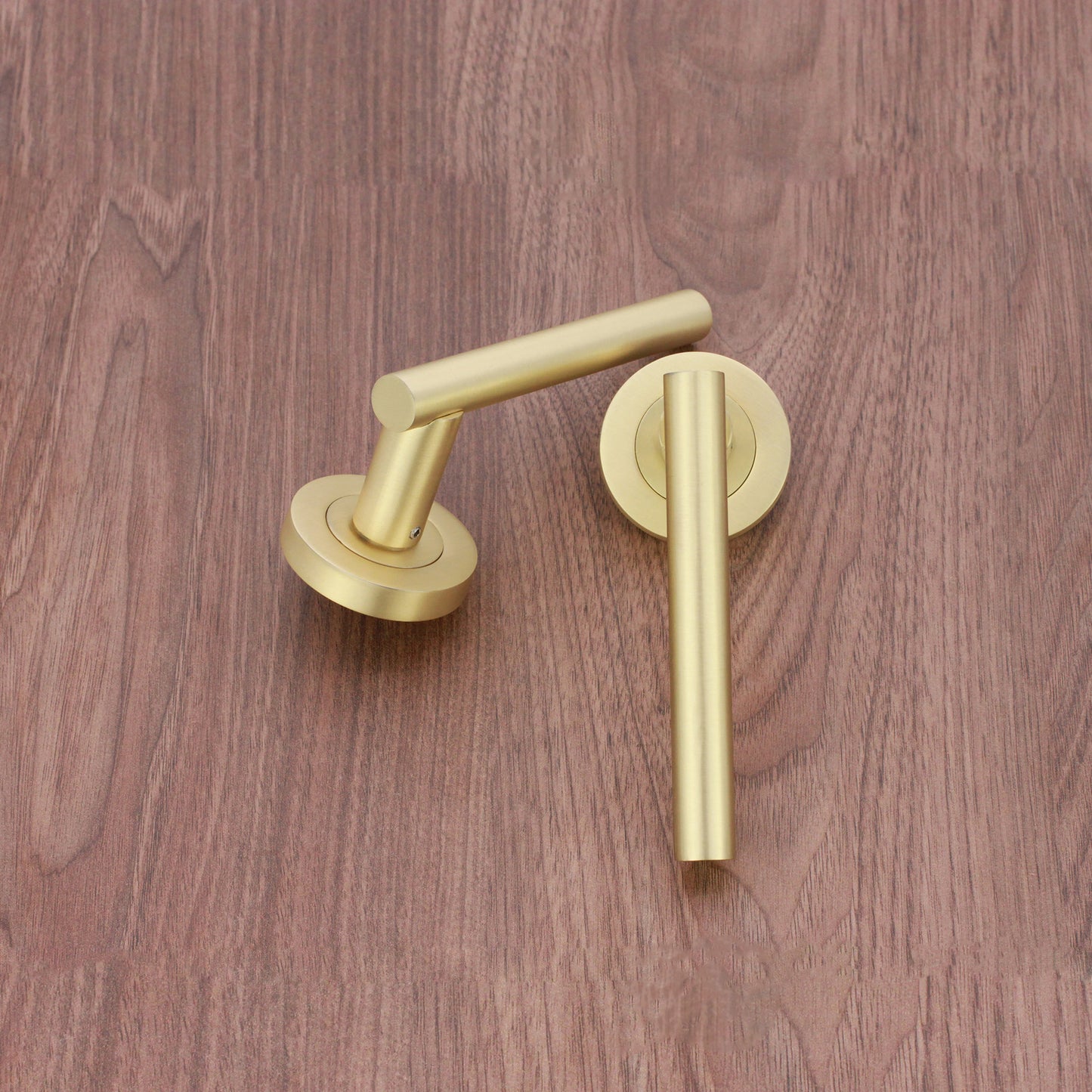 Poignée de porte à levier Jura en laiton satiné