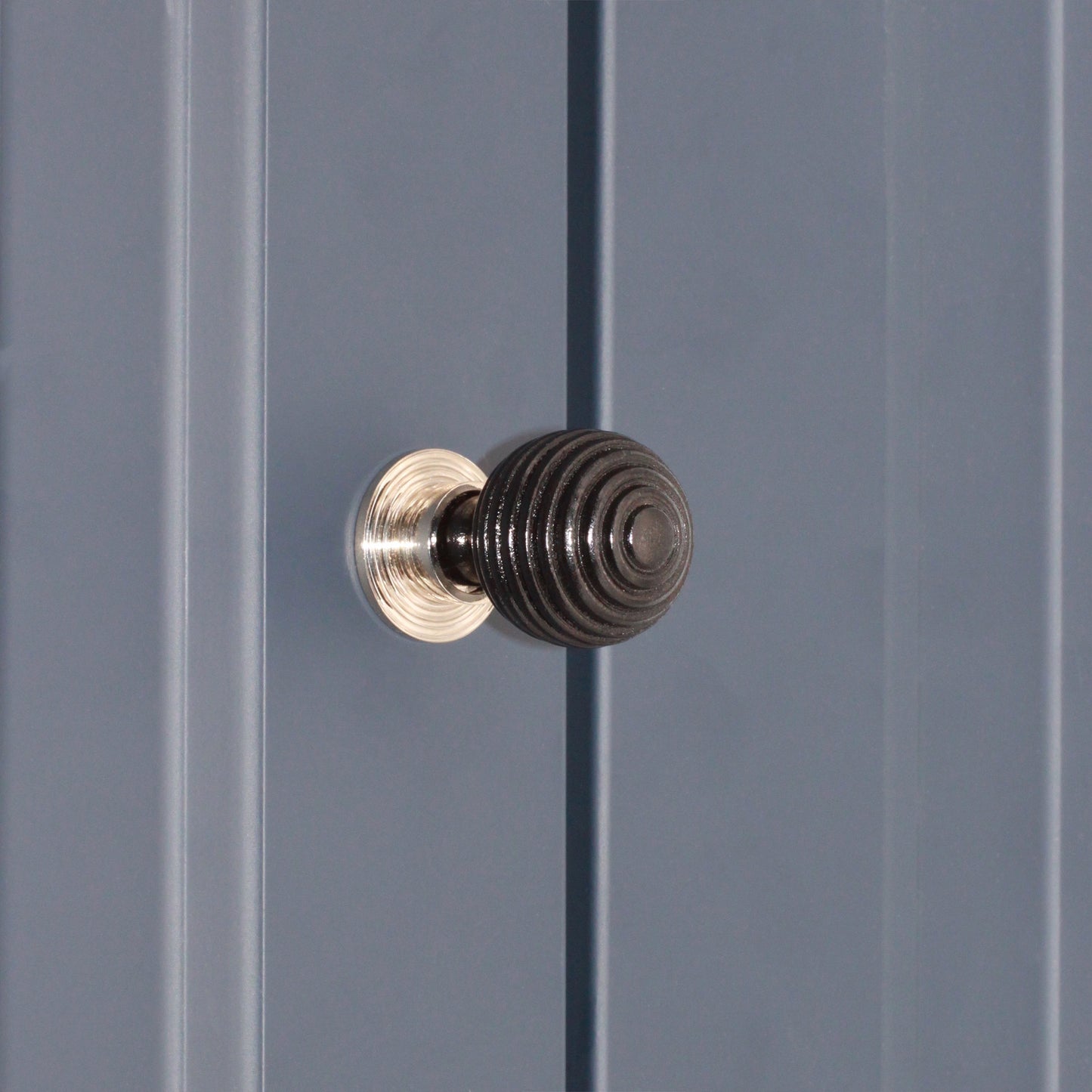 Ebonisierter Preston kleiner Schrankknopf, poliertes Nickel