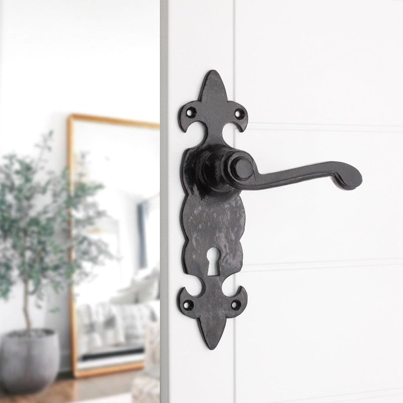 Fleur De Lys Lever Handle Matt Black