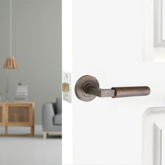 Hammered Knurlmond Lever on Rose Matt Antique