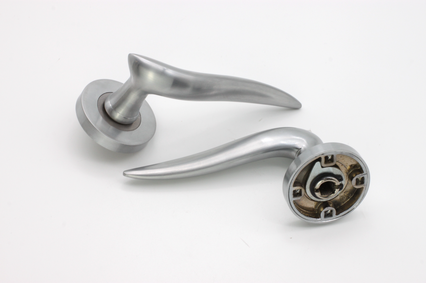 Flavia Lever on Rose Satin Chrome Latch Pack