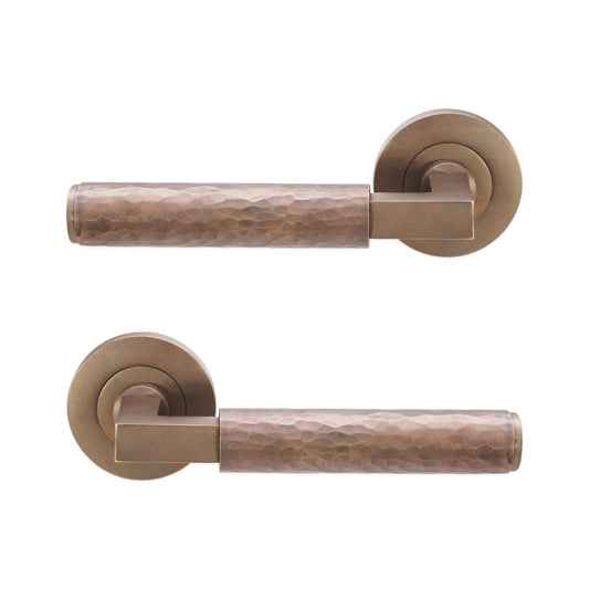 Hammered Knurlmond Lever on Rose Matt Antique