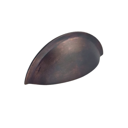 Schlanker Tassengriff aus kleiner, gealterter Bronze