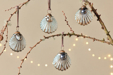 Sohni Shell Gold & Cream Baubles (Set of 4)