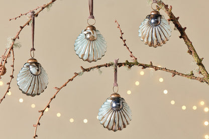 Sohni Shell Gold & Cream Baubles (Set of 4)