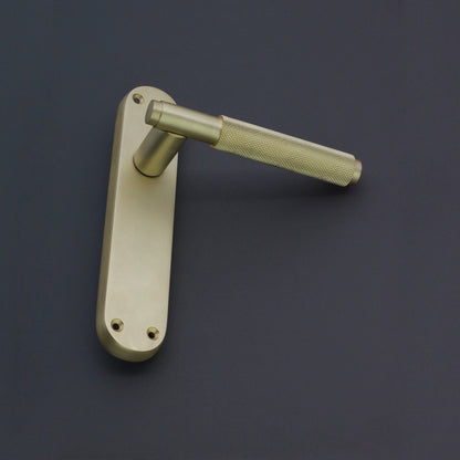 Connaught Knurled Lever on Backplate Latch Satin Brass