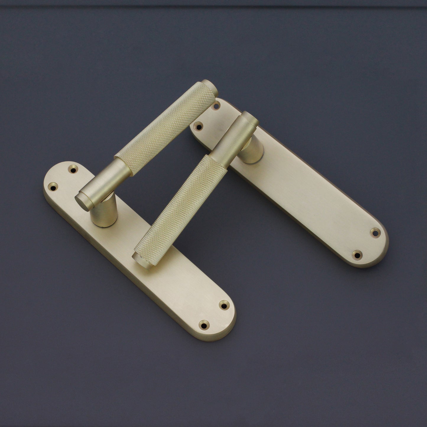 Connaught Knurled Lever on Backplate Latch Satin Brass