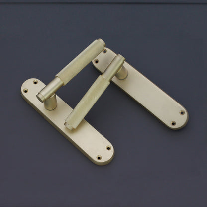 Connaught Knurled Lever on Backplate Latch Satin Brass