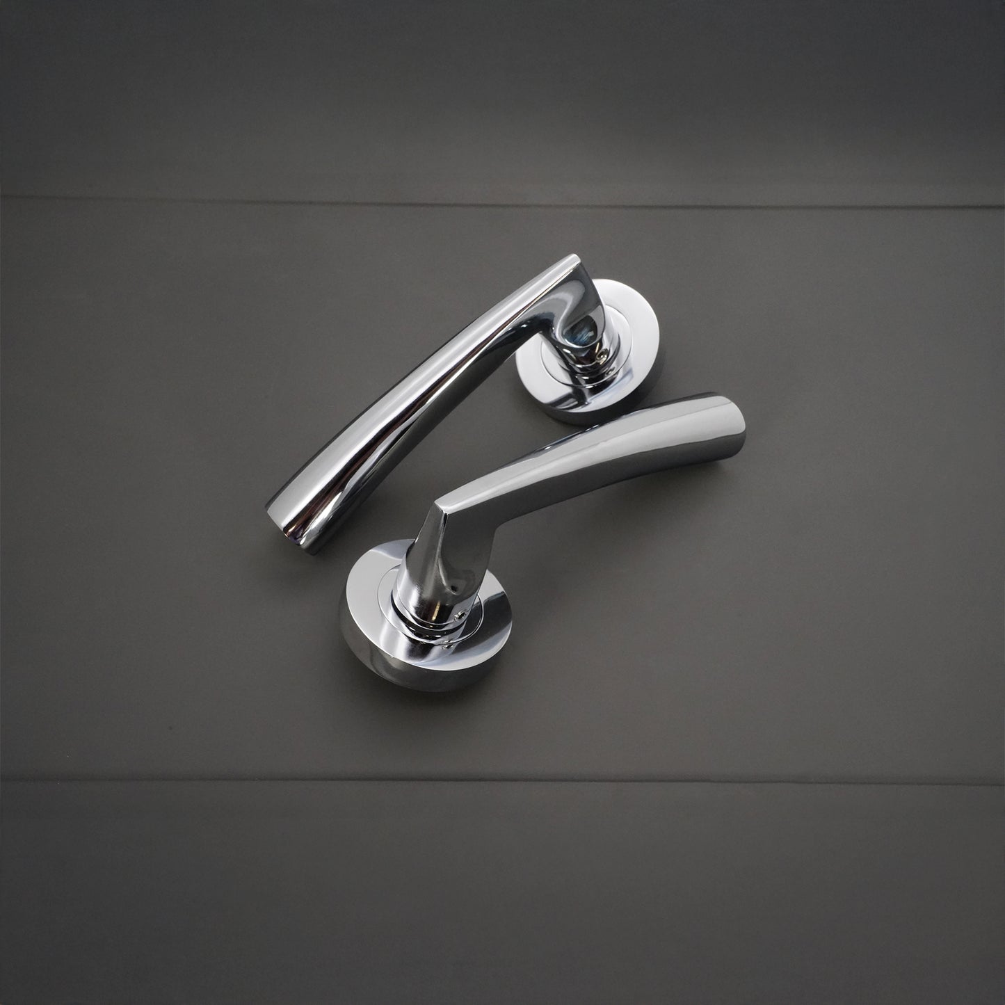 Poignée de porte Leygo avec loquet chromé poli