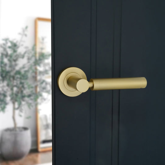 Poignée de porte à levier Zest en laiton satiné