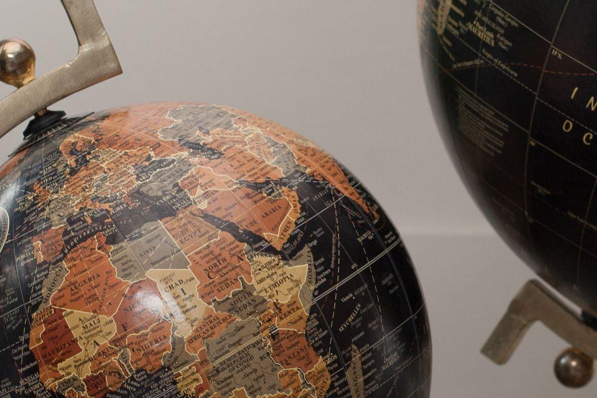 Ebu Decorative Globe